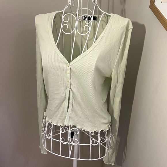 Bundle Of 3 Trendy Tops Embroidered Satin Lettuce Buttons Size S/M Boutique - Picture 6 of 9